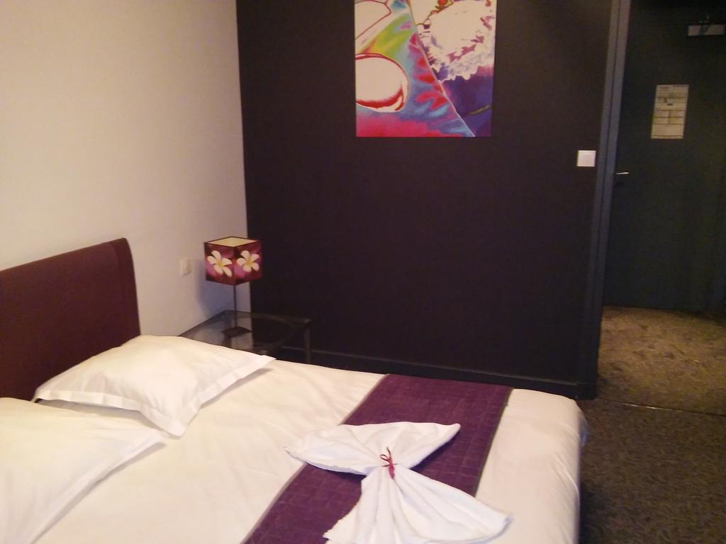 Homtel Le Parc Hotel Allevard Room photo
