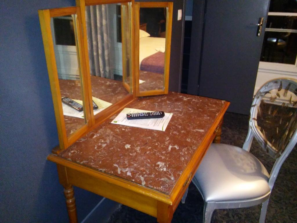 Homtel Le Parc Hotel Allevard Room photo