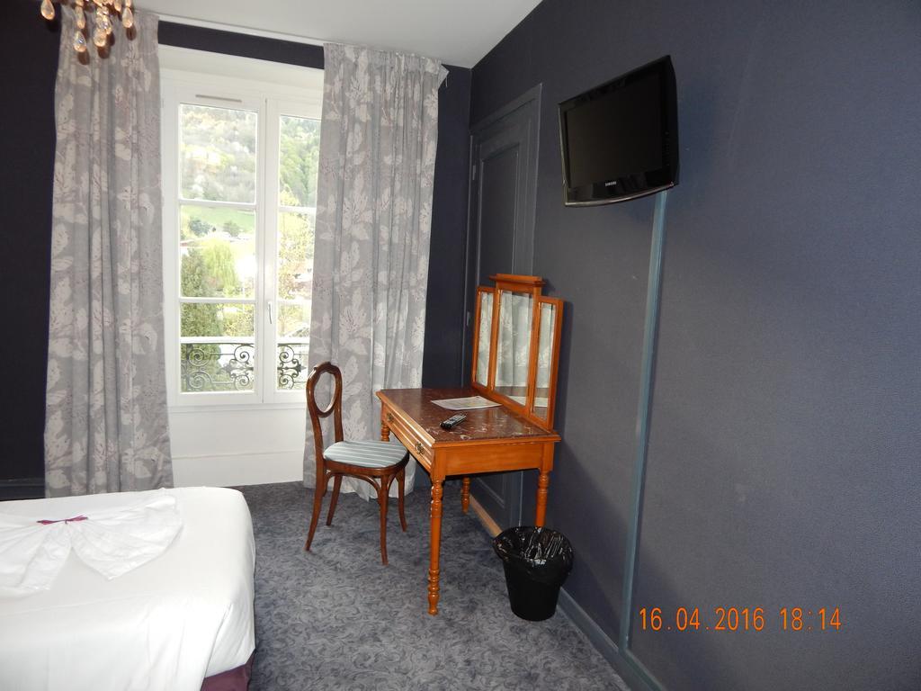 Homtel Le Parc Hotel Allevard Exterior photo